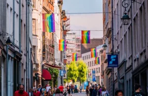 Schwules Straßenfest im Sommer