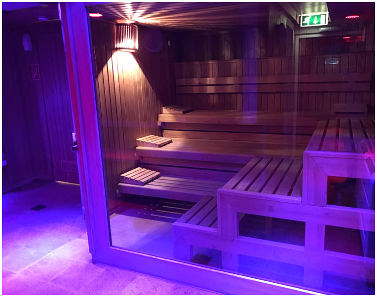 Blick in die Finnische Sauna des Saunawerks